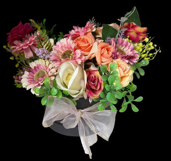 ¿Hay una floristeria en Miami especializada en flores artificiales modernas y arreglos personalizados?