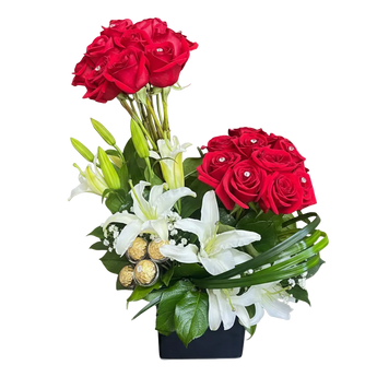 Arreglo de rosas con colores contrastantes, diseñado por Doral Roses Miami, en un estilo exclusivo y elegante.