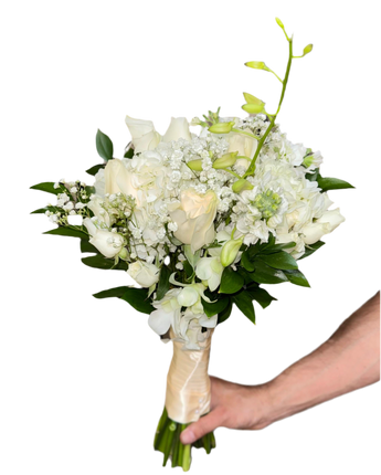 Ramo de novia Nube Floral de Doral Roses Miami con flores blancas y verdes, ideal para bodas elegantes y románticas.