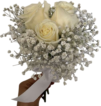 Ramo de rosas rojas y blancas de Doral Roses Miami, elegante bouquet para prom y graduación sobre fondo neutro.