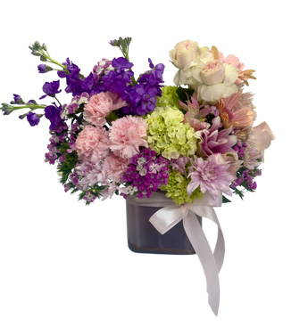 Ramo de flores frescas y elegantes para el Día de la Madre, de Doral Roses Miami, con flores variadas y vibrantes.