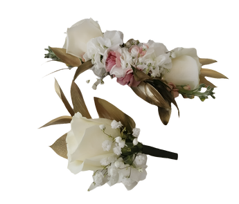 Boutonniere y brazalete de flores blancas con toques dorados para prom, de Doral Roses Miami, con entrega hoy en Doral.