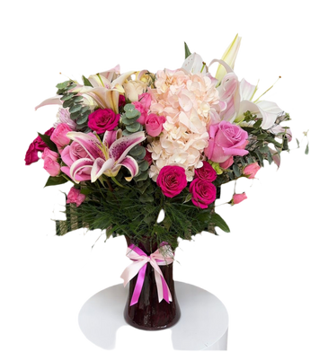 Ramo de flores Doral Roses Miami con la frase "El Mejor Día Tu Cumpleaños" en colores vibrantes.