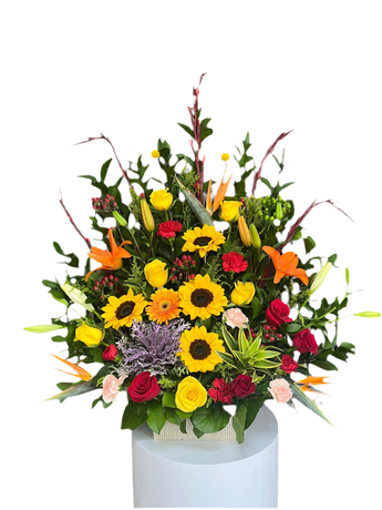 Arreglo floral mixto con flores variadas de Doral Roses Miami, colorido y elegante para decorar o regalar.