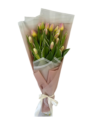 Ramo de 20 tulipanes frescos de Doral Roses Miami, importados de Holanda, listo para entrega hoy.