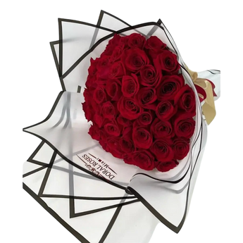 Buchón Romance de 100 rosas rojas premium en Miami. Declaración de amor eterno con servicio VIP. Entrega especializada en Doral.