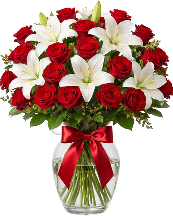 Ramo de rosas rojas y rosadas con lirios blancos en jarrón de vidrio, floristería en Doral, FL, para San Valentín.