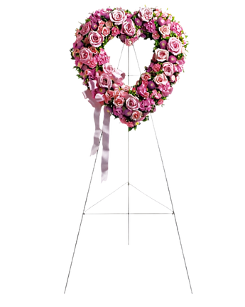 Arreglo funerario Corazón de jardín de rosas de Doral Roses Miami con flores blancas y rosas, símbolo de condolencias y abrazo espiritual.
