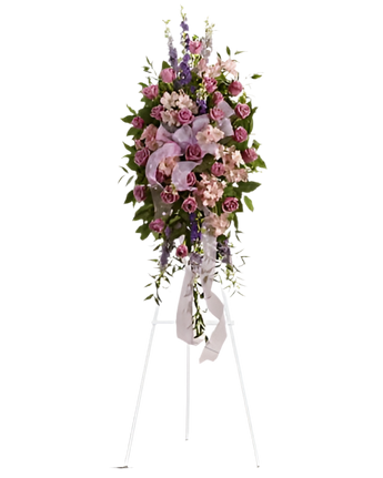 Arreglo funerario con flores de Doral Roses Miami, flores blancas y verdes para despedida y condolencias, entrega hoy.