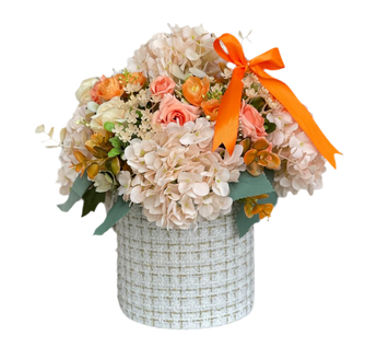 Arreglo artificial de flores variadas de Doral Roses Miami en caja exuberante, ideal para diversas ocasiones.