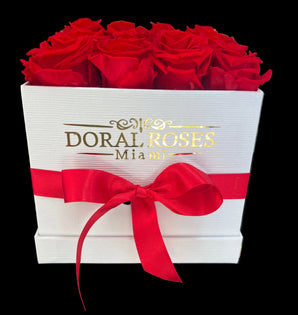 Rosas preservadas rojas con flores comprometidas, símbolo de lealtad y apoyo, entregadas en Doral por Florist en Miami.