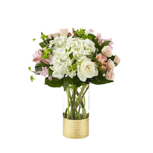 Rosas rojas premium en elegante arreglo de Doral Roses Miami, ideal para regalar en Doral Florida, entrega el mismo día.