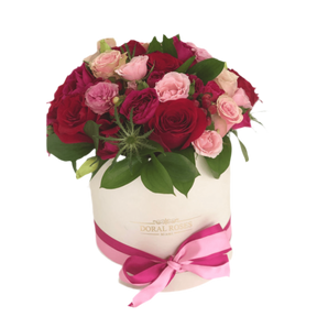 Caja de rosas exuberantes de Doral Roses Miami, ideal para jardín, con entrega en Doral Florida el mismo día.